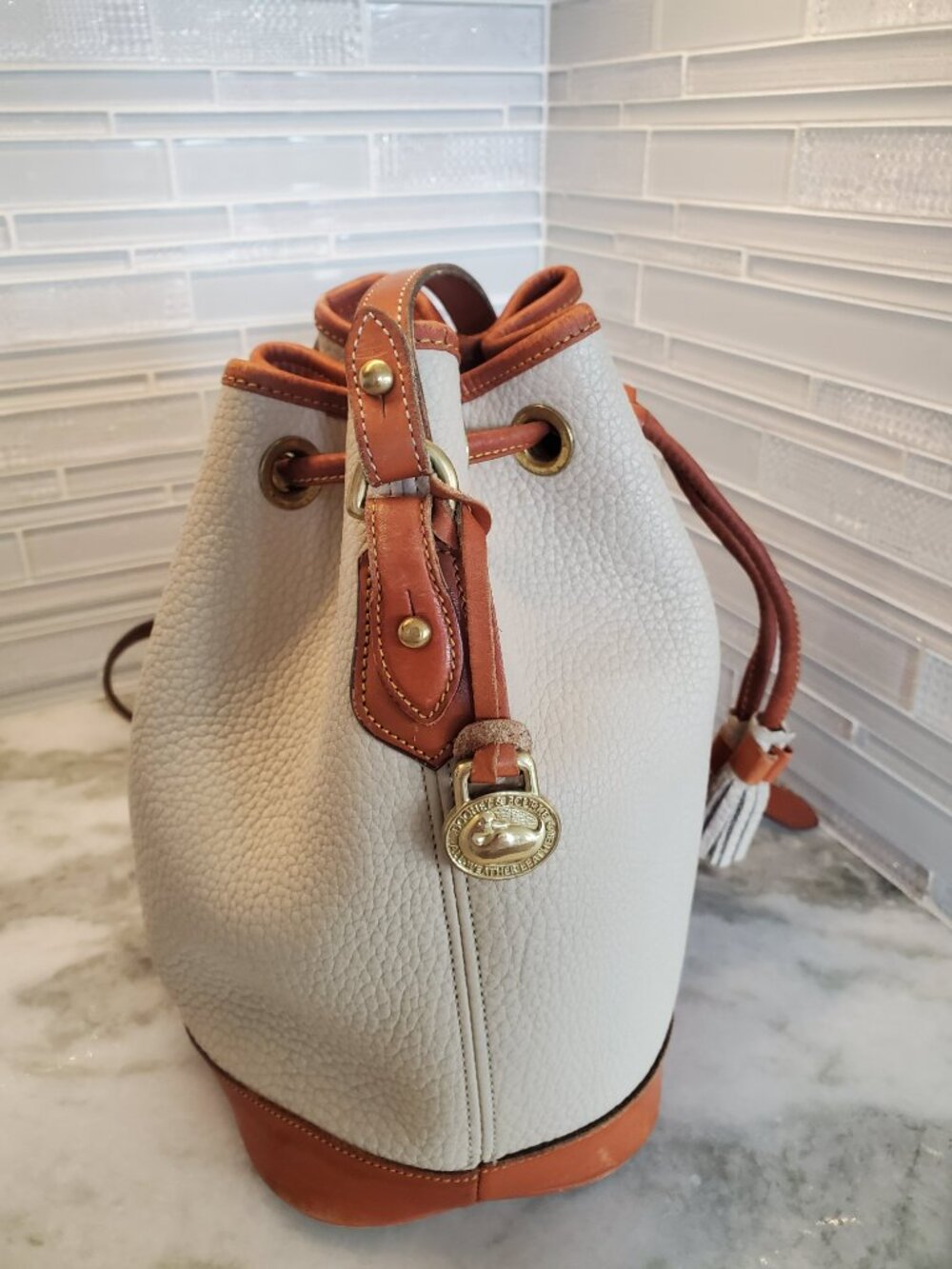 Vintage Dooney & Bourke 90s Drawstring Bucket Bag Wheat & British Tan - Picture 4 of 11